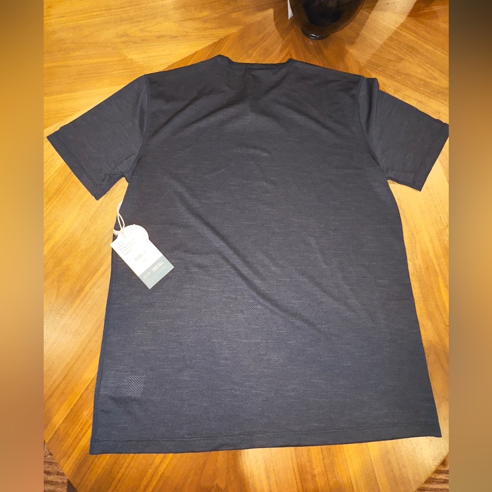 VUORI Dark Short Sleeve Tee Athletic Style - Picture 11 of 11